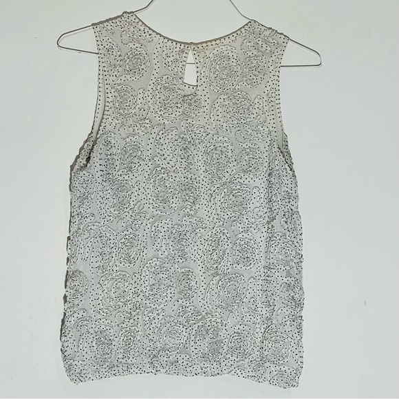 Studio M White Sleeveless Top with Floral Pattern SZ M - Picture 4 of 6